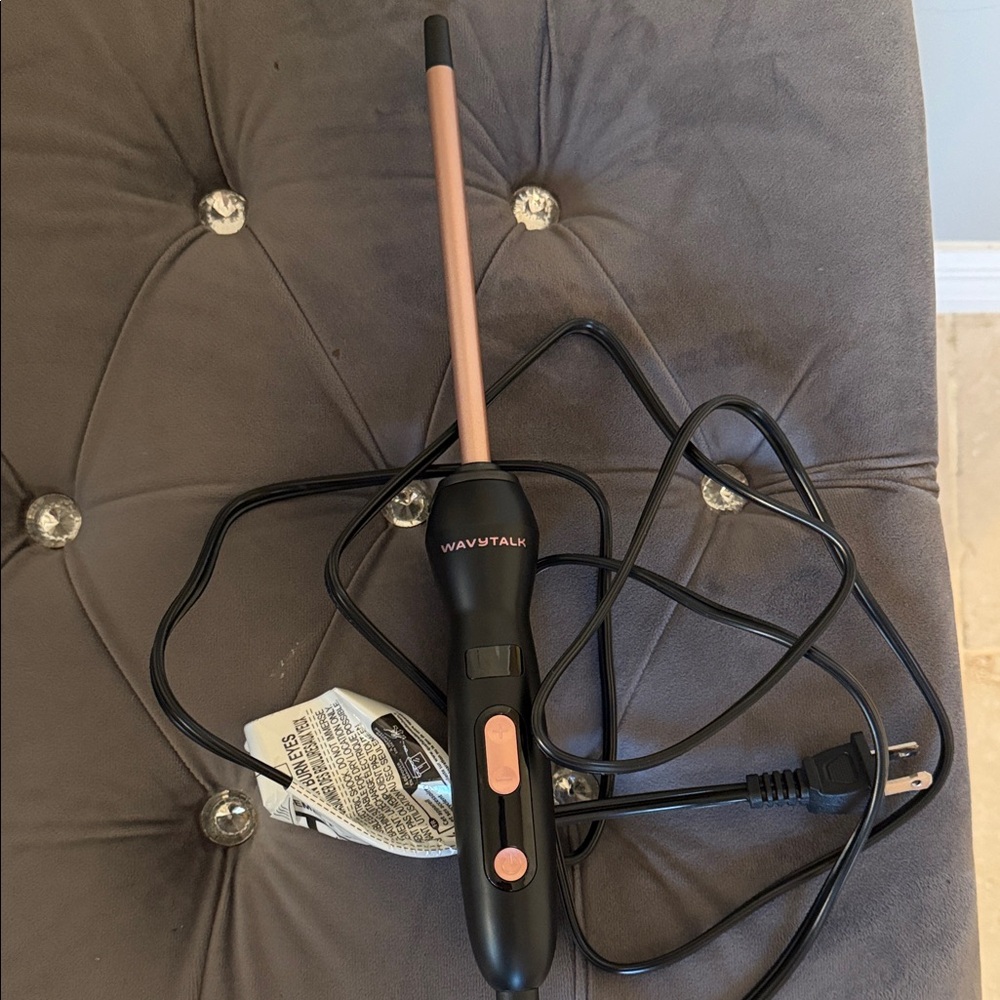 Wavytalk Curling Wand in Black and Pink